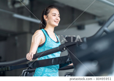 Fitness sports gym running training exercise 80495951