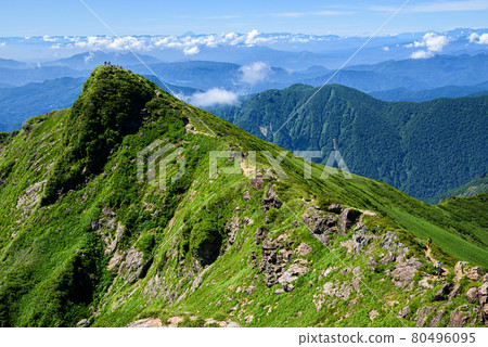Clear sky and Mt. Tanigawa Toma's ears 80496095