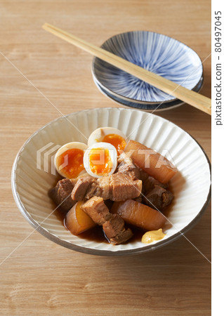 燉豬肉和煨蘿蔔 80497045