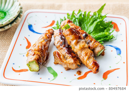 Teriyaki meat rolls of okra Teriyaki meat rolls of okra 80497684