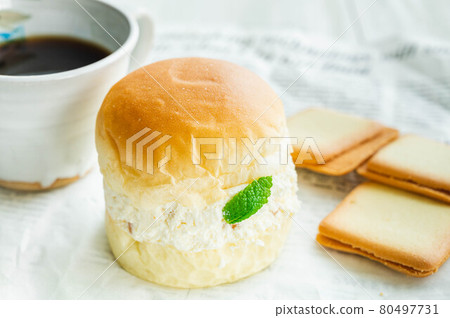 Tea time snack Maritozzo Tea time snack Maritozzo 80497731