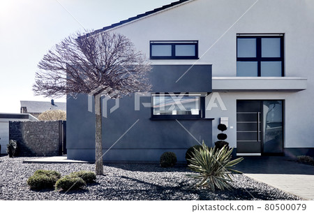 New construction of a single-family house with a low-maintenance garden with gray gravel stones and a few solitary trees and bushes New construction of a single-family house with a low-maintenance garden with gray gravel stones and a few solitary trees and bushes 80500079