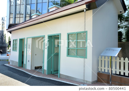 Jingumae public toilet NIGO design 80500441