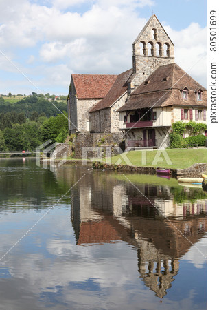 Beaulieu sur Dordogne and the chapel of Penitents along the Dordogne river, France 80501699