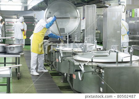 Elementary school lunch room, aunt who stirs a large pot 80502487