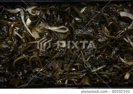 Chuka wakame laminaria seaweed salad with fish 80502593