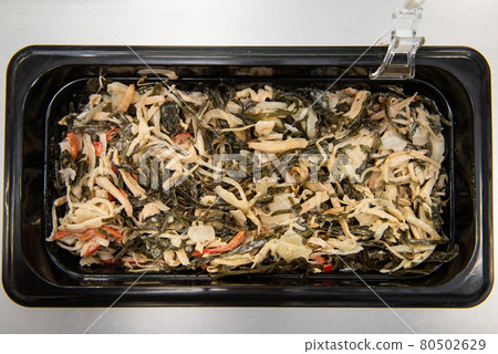 Chuka wakame laminaria seaweed salad with fish 80502629