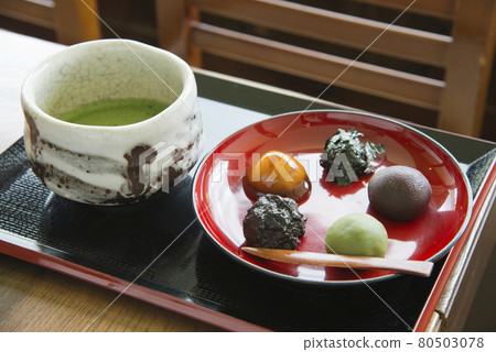 Travel sweets Five-colored peony rice cake (Botamochi) 80503078