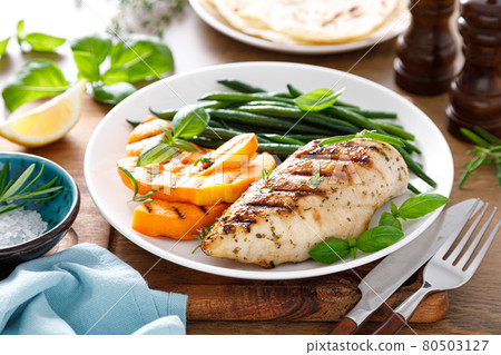 Grilled chicken breast with green beans and butternut squash 80503127