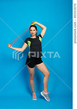 Beautiful fitness jumping the rope, studio shot 80503870