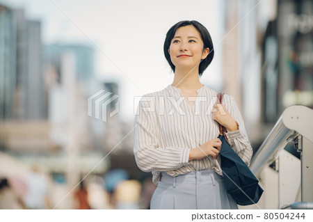 Business woman 80504244