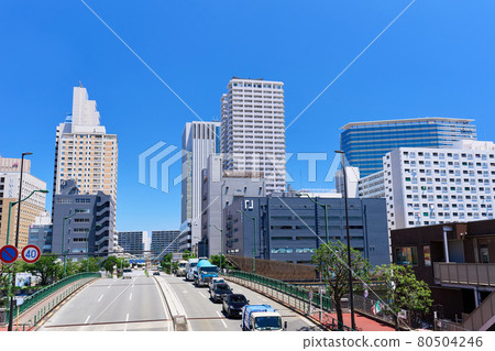 Tokyo Tennozu Isle Shintokai Bridge over the Tennozu Canal 80504246