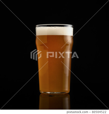 Minimalist advertising, great offer from pub and beer evening Minimalist advertising, great offer from pub and beer evening 80504522