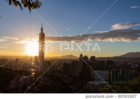 Sunset high angle view of the Xinyi District 80505007