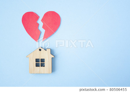 Divorce, division of property, poverty and no money concept Divorce, division of property, poverty and no money concept 80506455