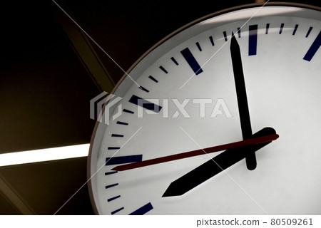 Clock 80509261