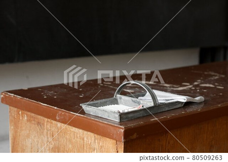 Classroom 80509263