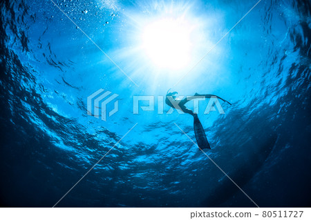 Mermaid dance 80511727