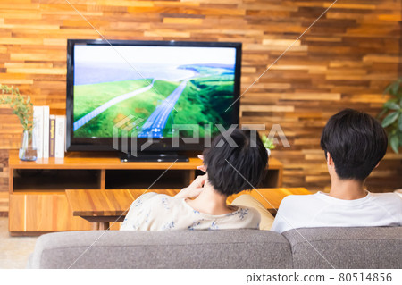 Couple lifestyle TV 80514856
