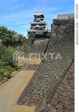 【熊本縣】天氣晴朗的熊本城，兩堵石牆 80515093