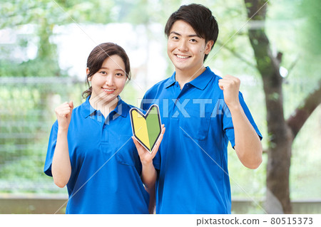 新的男性和女性看護人 80515373