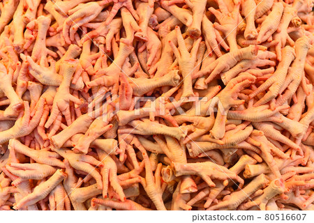 Fresh raw chicken feet 80516607