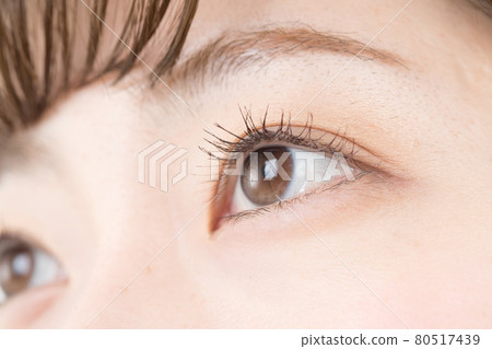 看著女人 80517439