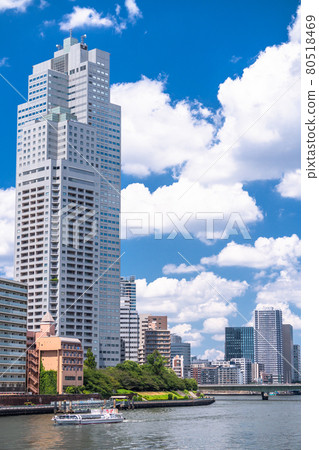 << Tokyo >> Cityscape along the Sumida River in the Tokyo Bay area 80518469