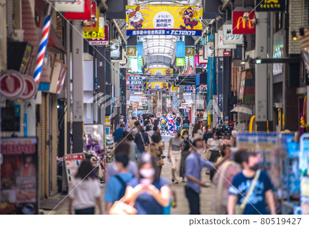 日本超過3,000個東京城市景觀......在第四次宣言下，東京終於有3,177人。淺草新中見世有很多人= 7月28日 80519427