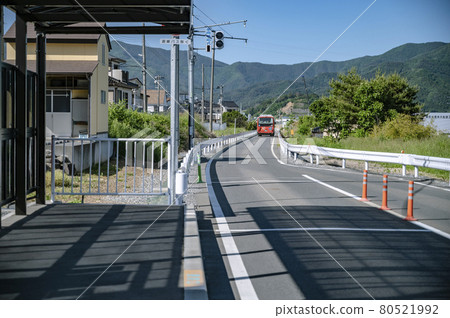Summer day to see off the BRT running away Summer day to see off the BRT running away 80521992