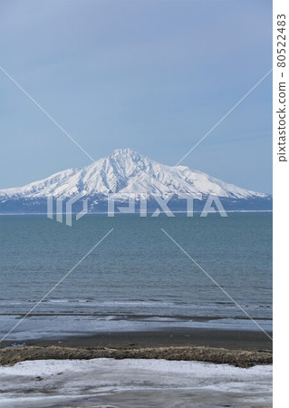 Rishirifuji seen from the Sarobetsu wilderness (Wakkanai, Hokkaido) 80522483