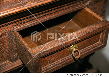 Extended shelf with wooden retro chest of drawers 80523402