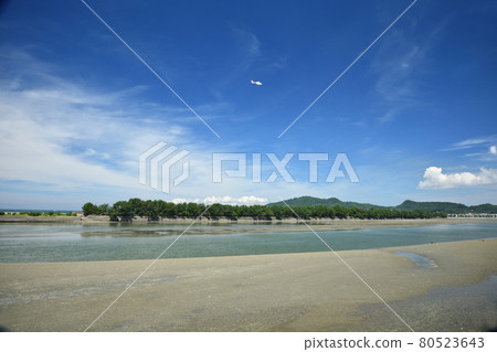 從濱之宮海灘眺望和歌浦和片男波[和歌山縣和歌山市] 80523643