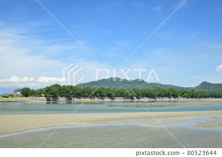 從濱之宮海灘眺望和歌浦和片男波[和歌山縣和歌山市] 80523644