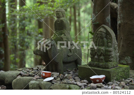 Ushiba Doji Statue Kumano Kodo Nakahechi (Nakahechicho, Tanabe City, Wakayama Prefecture) 80524112
