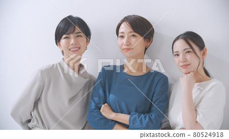 女商人肖像 3 人 80524918