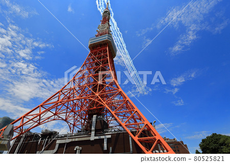 Tokyo Shiba Park Tokyo Tower and Blue Impulse Tokyo Shiba Park Tokyo Tower and Blue Impulse 80525821
