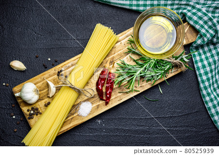 Italian cooking background 80525939