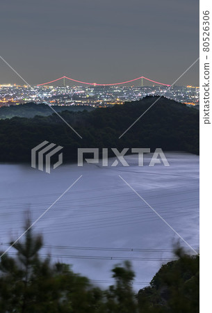 從黑岩山（平磯湖周圍的里山）眺望明石海峽大橋！ （兵庫縣加古川市東關岐）*作品評論區拍攝位置 80526306