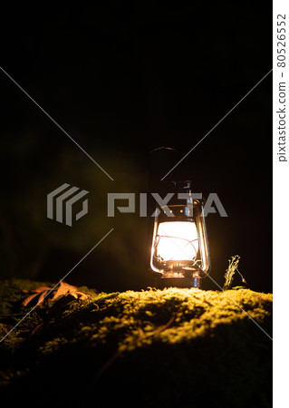 Lantern light 80526552