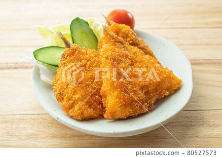 deep-fried horse mackerel   80527573