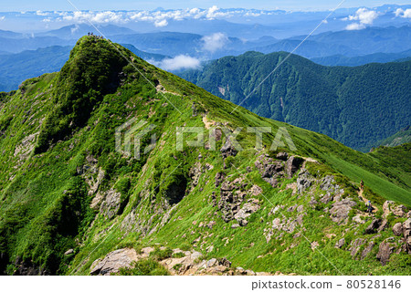 夏天的天空和谷川山（Toma的耳朵） 80528146