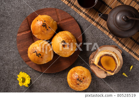 中秋節 月餅 蛋黃酥 中秋 Mid-Autumn Festival Moon cake げっぺい 80528519