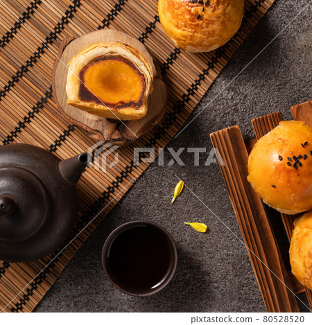 Mid-Autumn Festival Moon Cake Egg Yolk Pastry Mid-Autumn Festival Moon cake げっぺい Mid-Autumn Festival Moon Cake Egg Yolk Pastry Mid-Autumn Festival Moon cake げっぺい 80528520