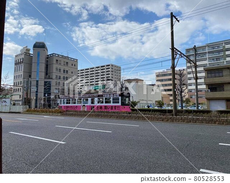 Hankai Tramway running in Sakai City 80528553