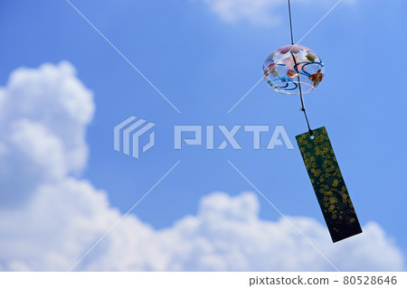 The sound of a wind chime in the midsummer sky The sound of a wind chime in the midsummer sky 80528646