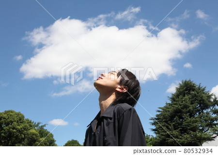 Profile of a young smiling man looking up at the blue sky and heaven Profile of a young smiling man looking up at the blue sky and heaven 80532934