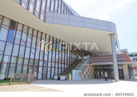 Large commercial facility 80534083