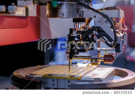 Automatic desktop wire bonder working in demonstration mode at exhibition Automatic desktop wire bonder working in demonstration mode at exhibition 80537010