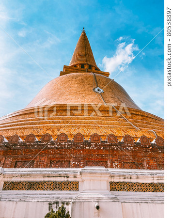 Wat Phra Pathom Chedi Ratchaworamahawihan or Wat Phra Pathommachedi Ratcha Wora Maha Wihan, in 80538897